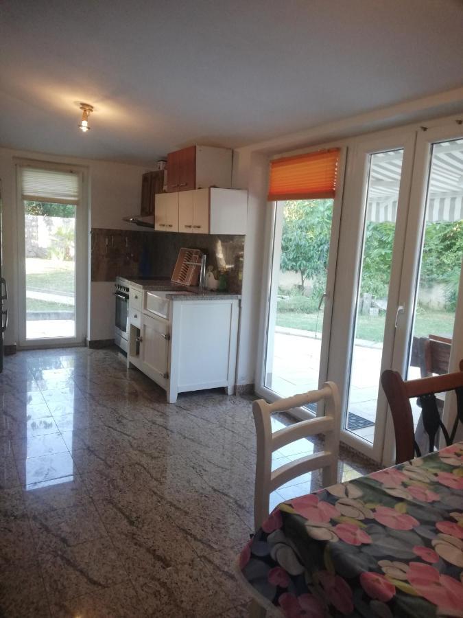 Apartman Nevia Lka Opric Exteriör bild