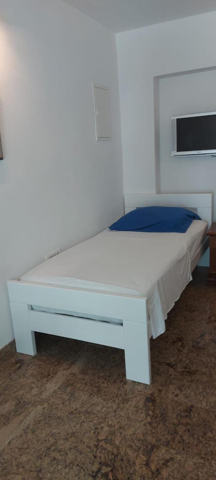 Apartman Nevia Lka Opric Exteriör bild