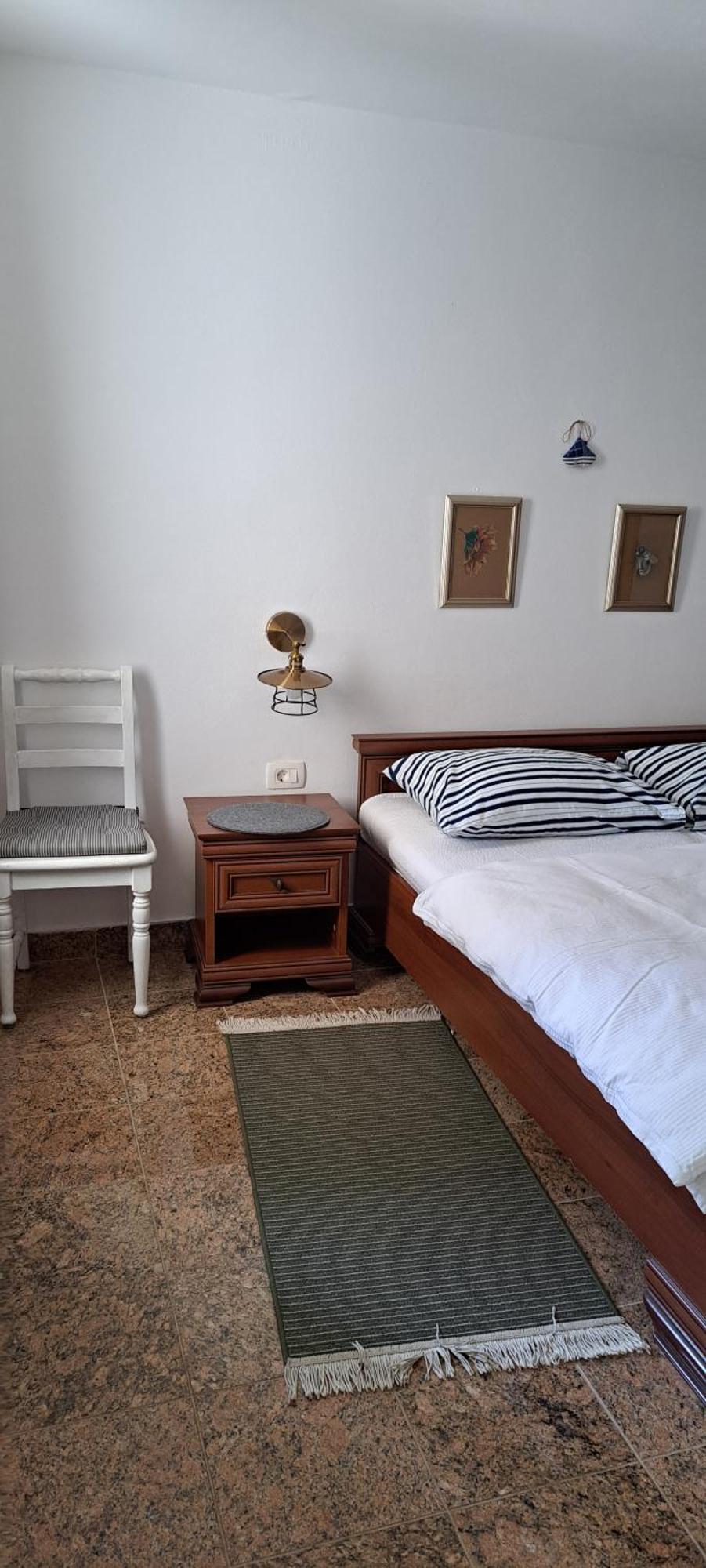 Apartman Nevia Lka Opric Exteriör bild